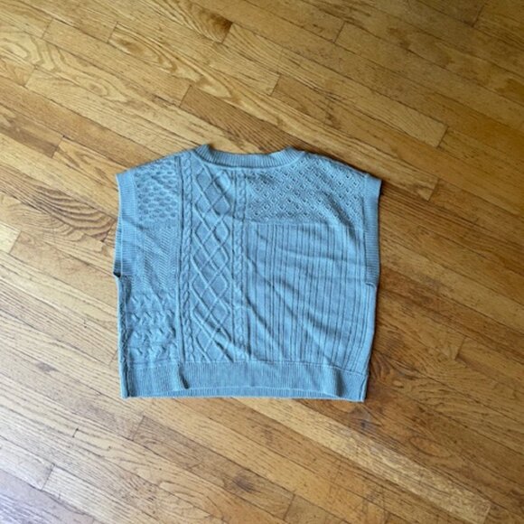 Jessica Simpson Knit Pattern Sleeveless Vest - Picture 2 of 3